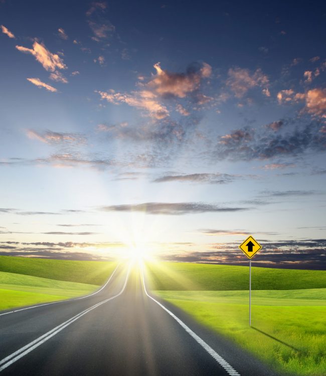 Picture,Of,Empty,Road,Leading,Toward,Horizon,And,Cloudy,Sky